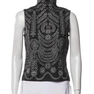 Sleeveless Black Knit Top with White Jacquard Motif